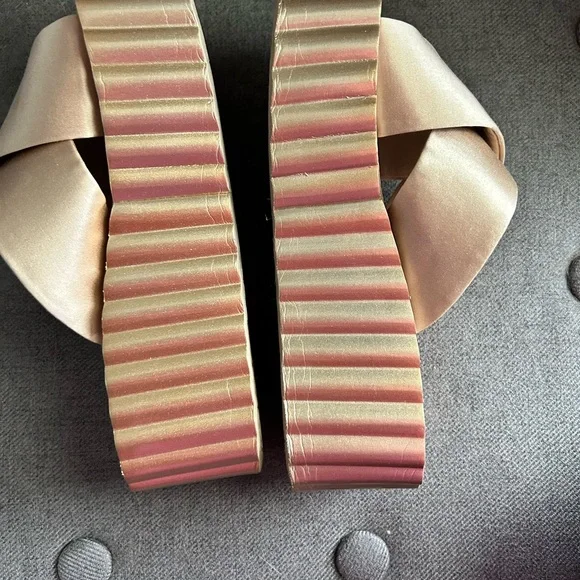 Tory Burch Women's Cream Rosey gold Sandals size 8 - Picture 3 of 5